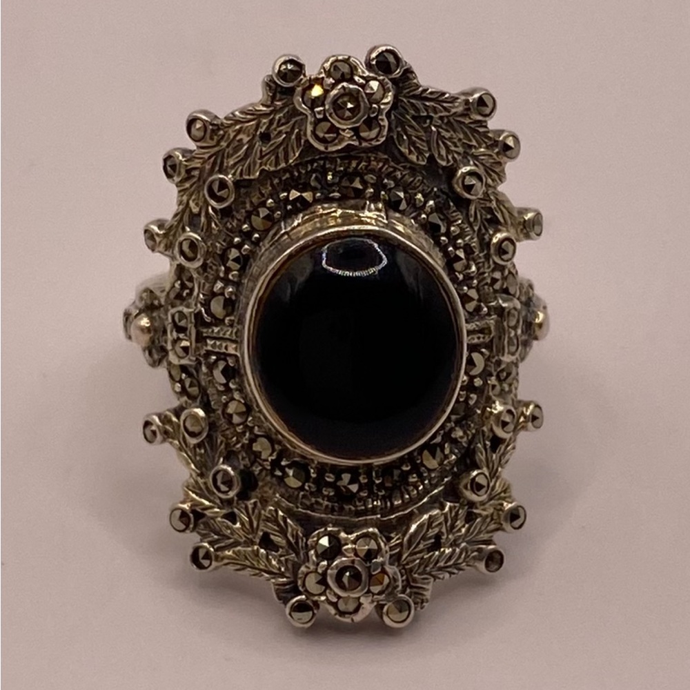 Vintage Enchanted sterling silver 925 onyx/ marcasite ring. Approx weight 8.56